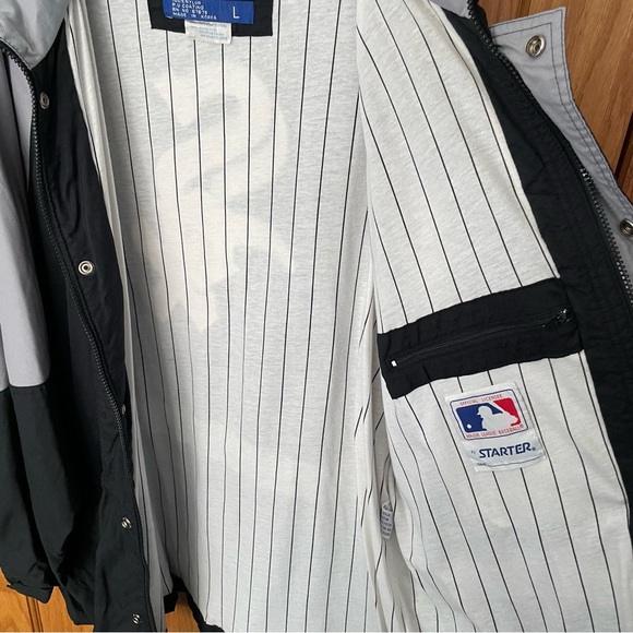 Chicago White Sox Vintage Starter Jacket - Size Large (Fits Oversized) - Picture 6 of 10
